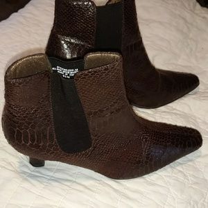 NWOT woman's heels...with free gift